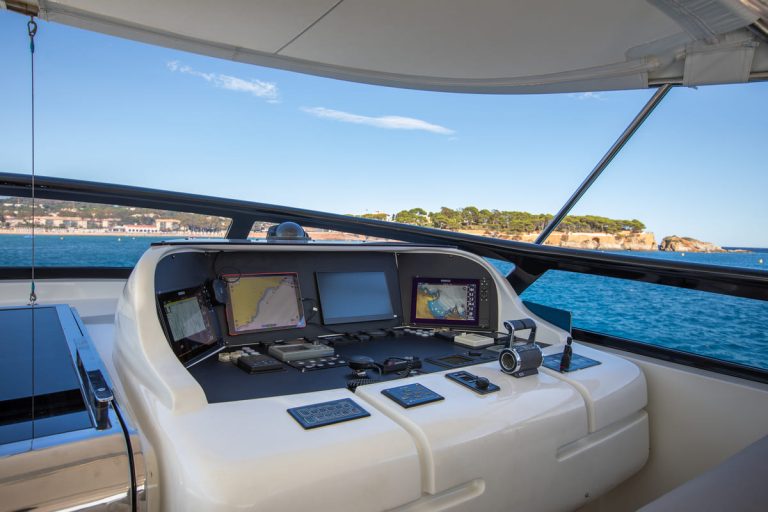 maiora-31dp-motor-yacht-flybridge-0082 (1)