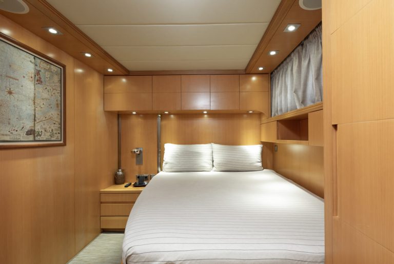 maiora-31dp-motor-yacht-guests-cabin-1-0177
