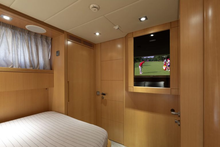 maiora-31dp-motor-yacht-guests-cabin-1-0180