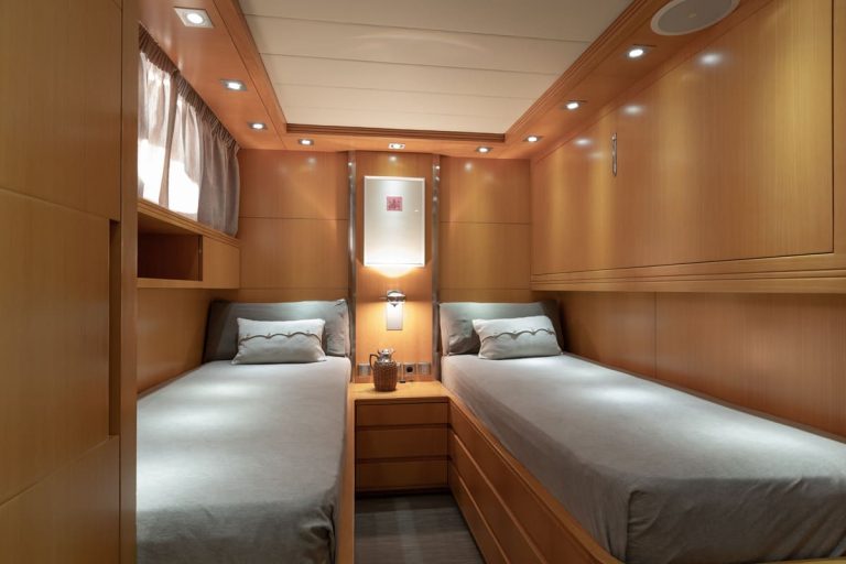 maiora-31dp-motor-yacht-guests-cabin-2-0195