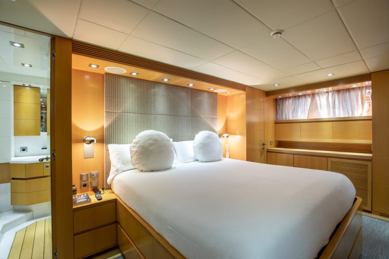 maiora-31dp-motor-yacht-master-cabin-0232