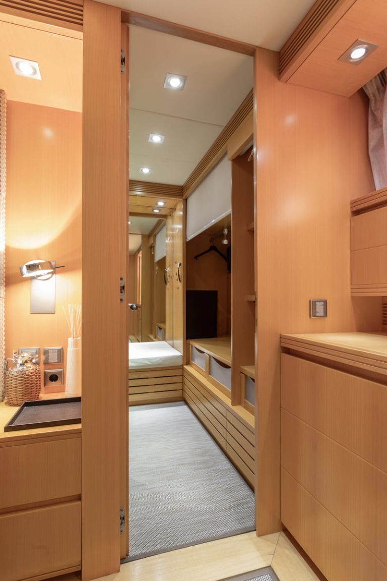 maiora-31dp-motor-yacht-master-cabin-0247