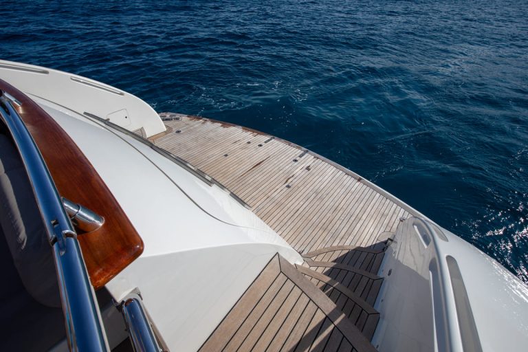 maiora-31dp-motor-yacht-swim-platform-0130