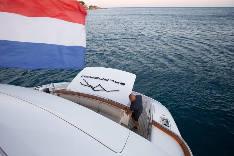 maiora-31dp-motor-yacht-swim-platform-0302 (1)