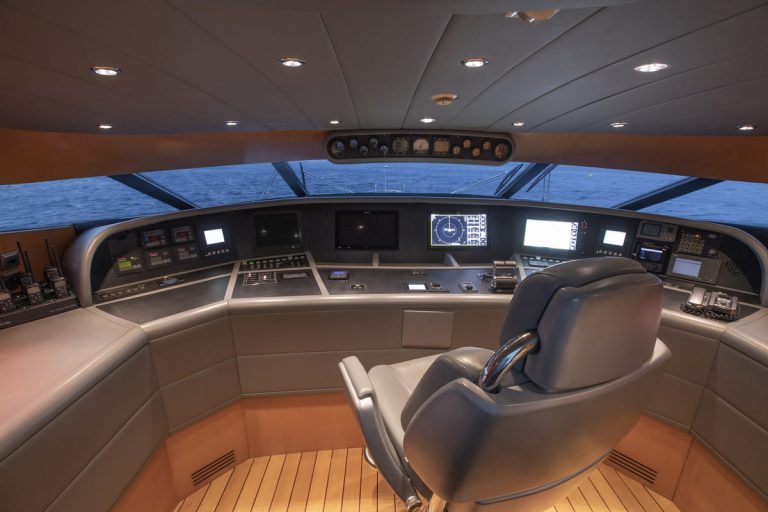 maiora-31dp-motor-yacht-wheelhouse-0314