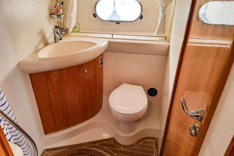 2002-princess-45-flybridge-power-9831490-20250608043749185-1_XLARGE