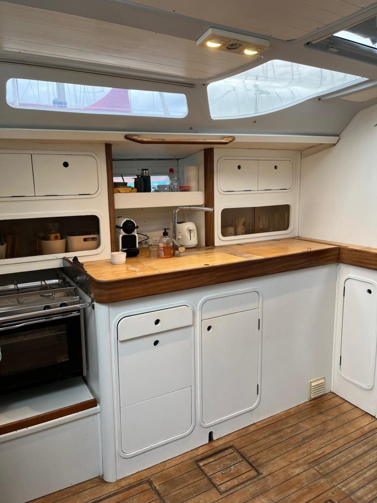 beneteau-oceanis-430-0_1763549379534