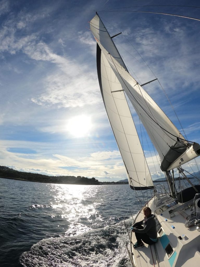 beneteau-oceanis-430-12_1763549381710