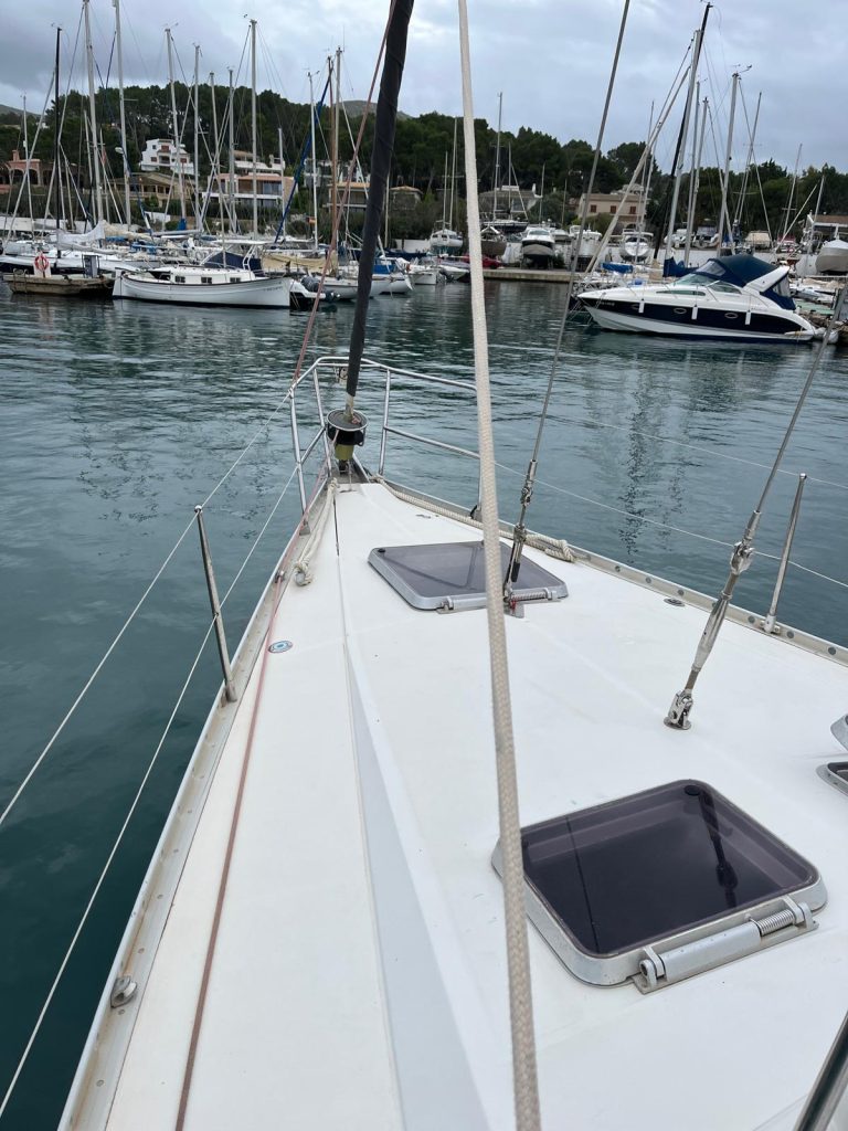 beneteau-oceanis-430-13_1763549381904