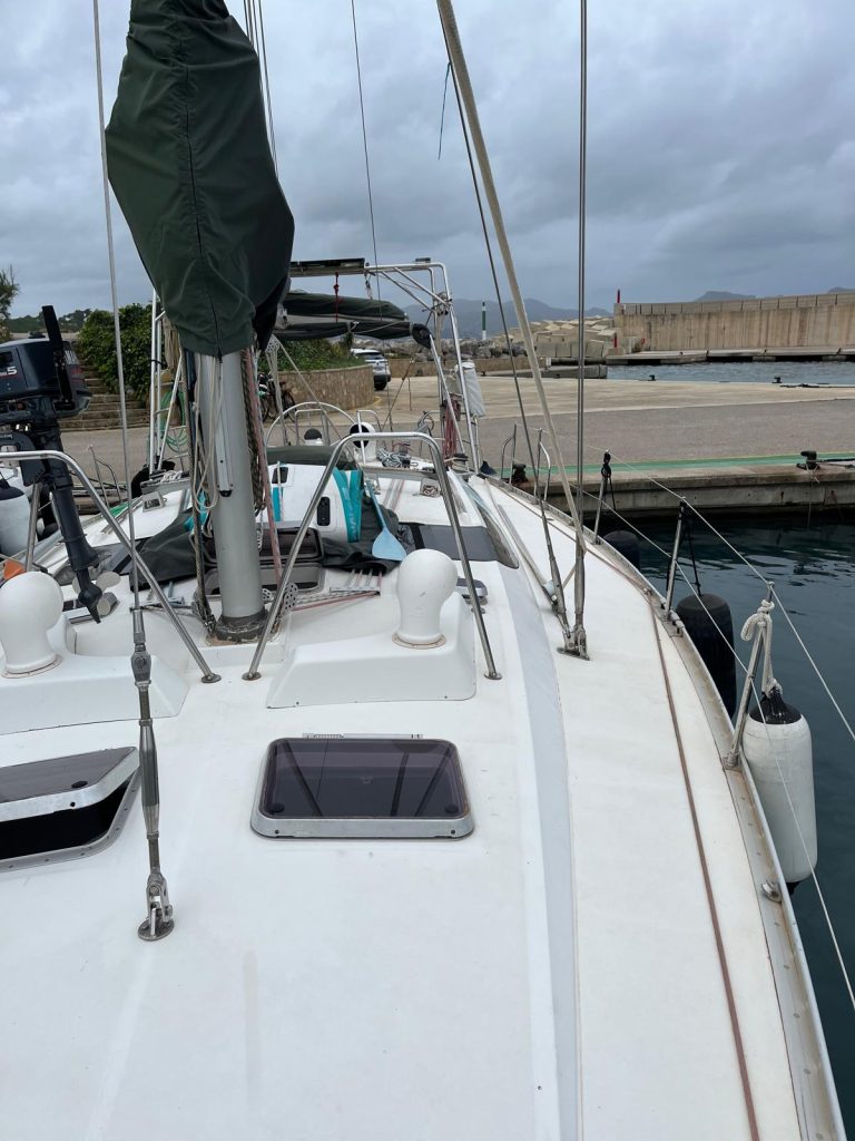 beneteau-oceanis-430-16_1763549382387
