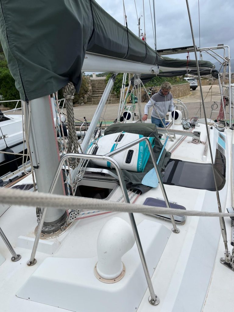 beneteau-oceanis-430-17_1763549382556