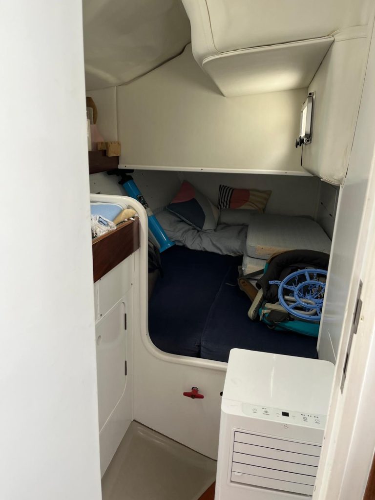 beneteau-oceanis-430-19_1763549382874