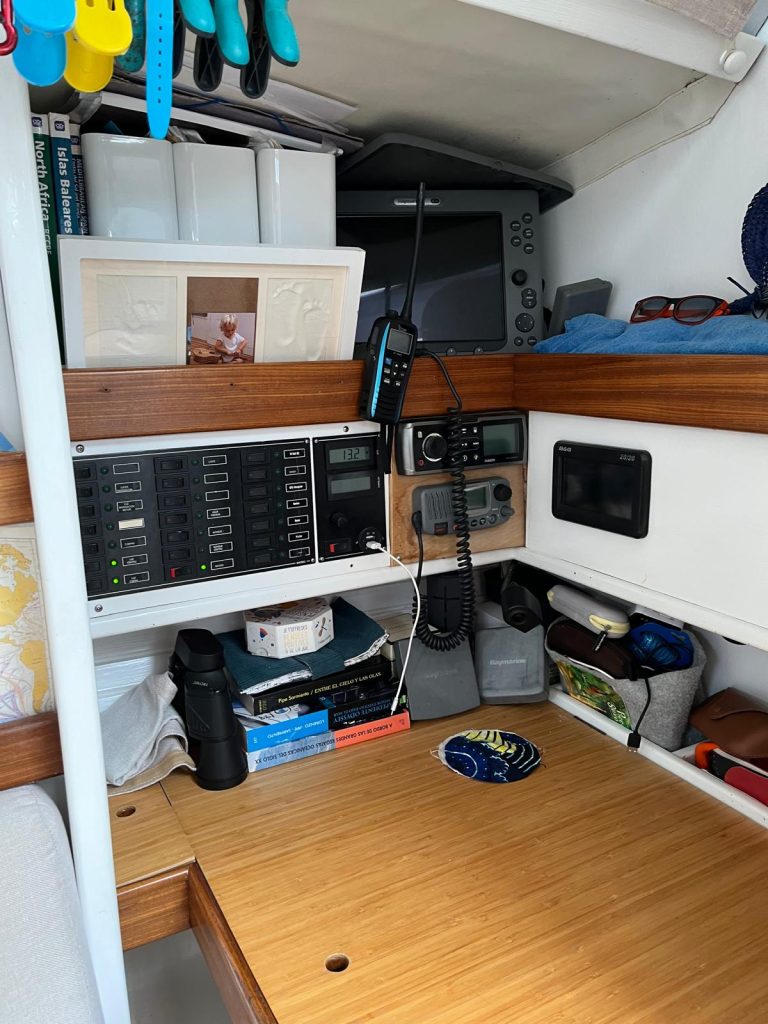 beneteau-oceanis-430-29_1763549384570