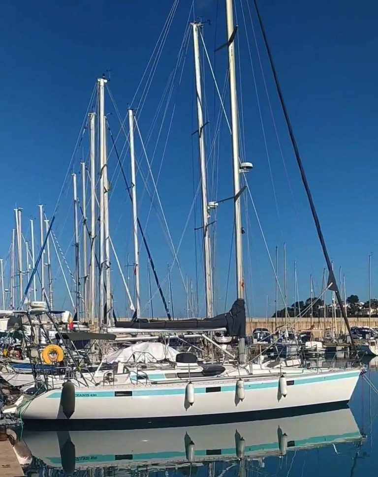 beneteau-oceanis-430-8_1763549381075