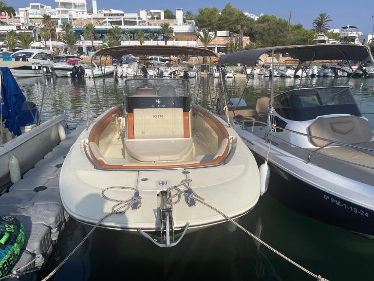 invictus-yacht-270-14_1756139945335