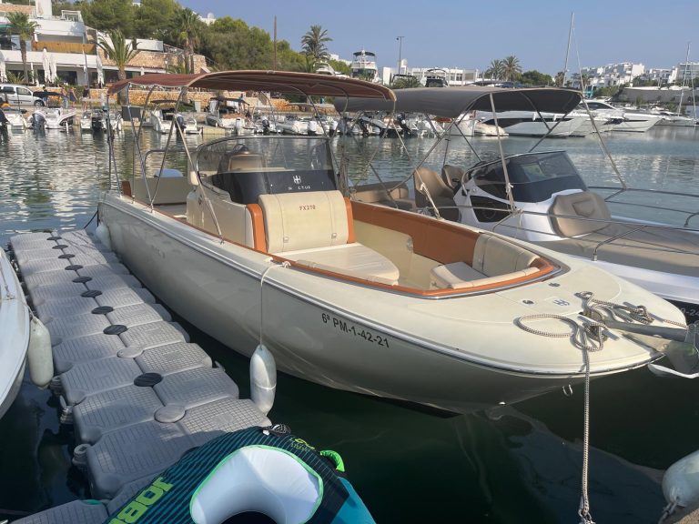 invictus-yacht-270-18_1756139945948