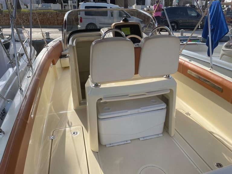invictus-yacht-270-7_1756139944321