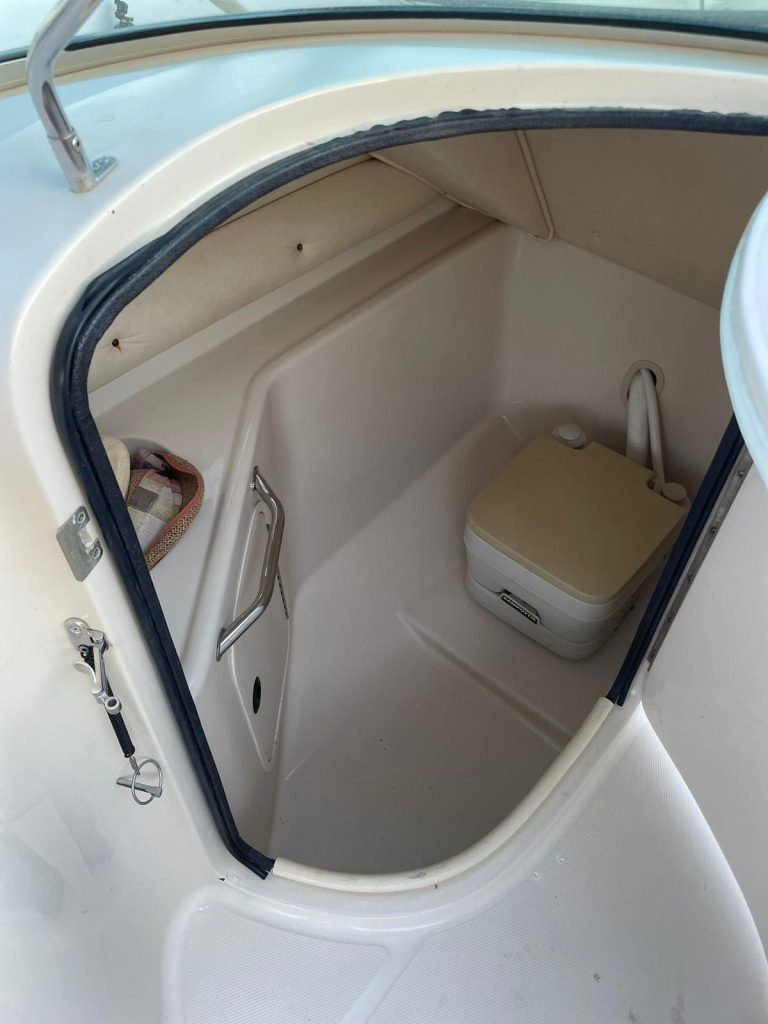sea-ray-240-sundeck-13_1774962387448