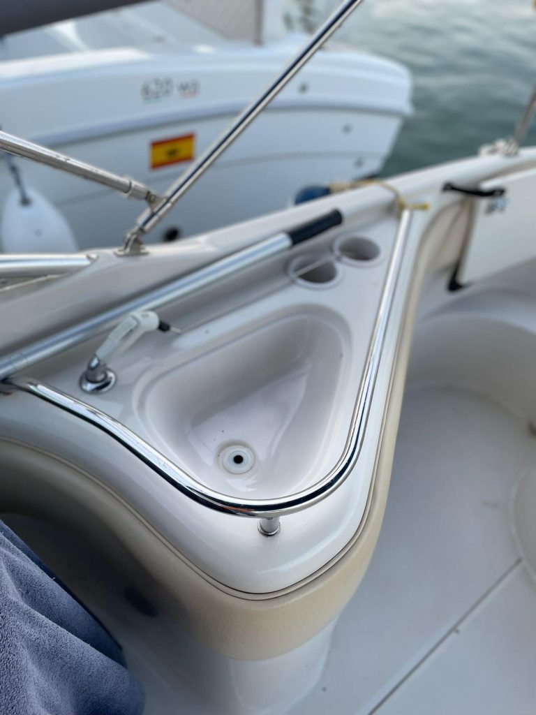 sea-ray-240-sundeck-15_1774962387778