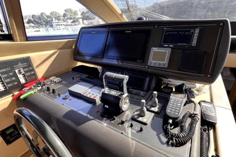 2005-ferretti-yachts-550-power-10160986-20260424043024222-1_1780386827-1024x683