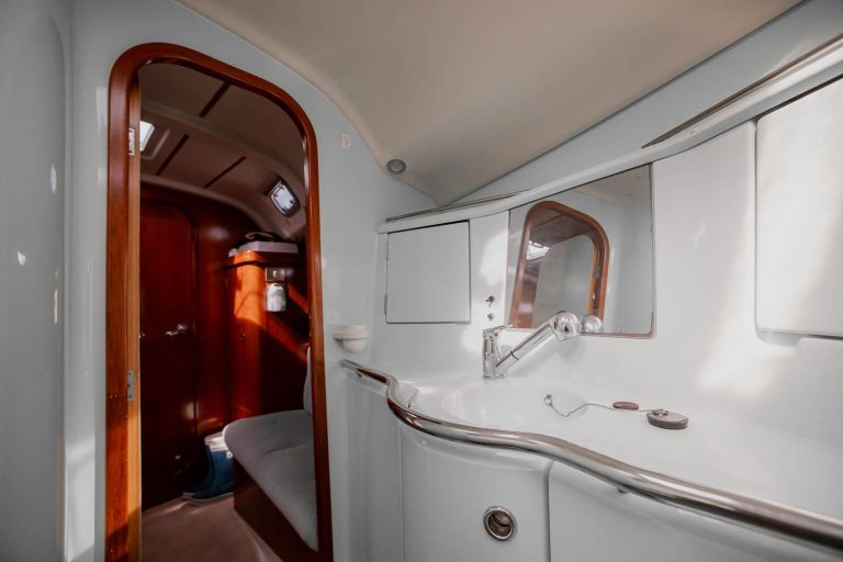 beneteau-oceanis-400-42_1789052433521