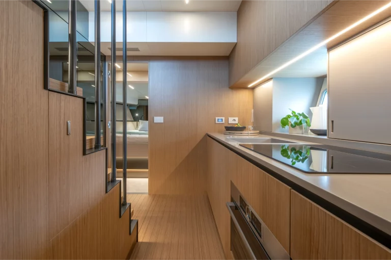 bluegame-yacht-bg54-galley