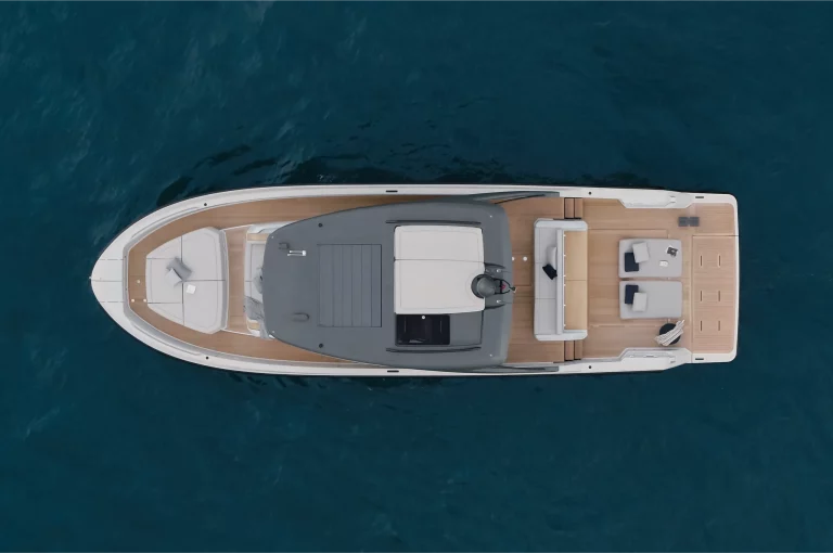 bluegame-yacht-bg54-overhead