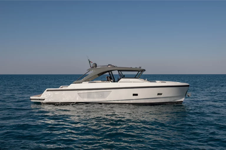 bluegame-yacht-bg54-profile-exterior (1)