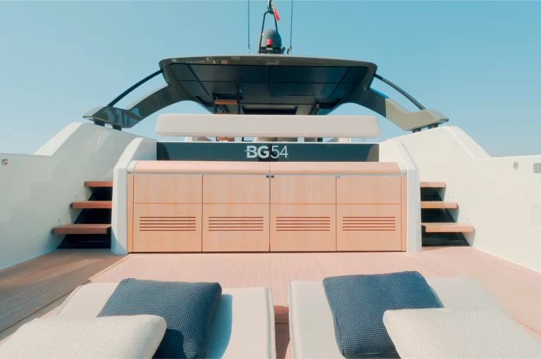 bluegame-yacht-bg54-sunbath