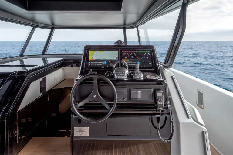 bluegame-yacht-bg54-whelstation