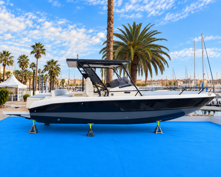 AS_MARINE_29_GLC_Catalogo_28_Lancha_negra_con_proa_alargada_Horizontal